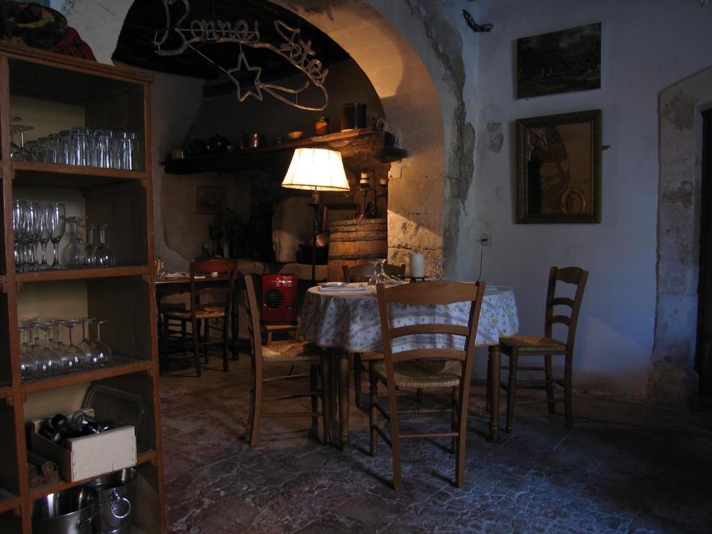 Belle De Nuit Panzió Oppède Kültér fotó